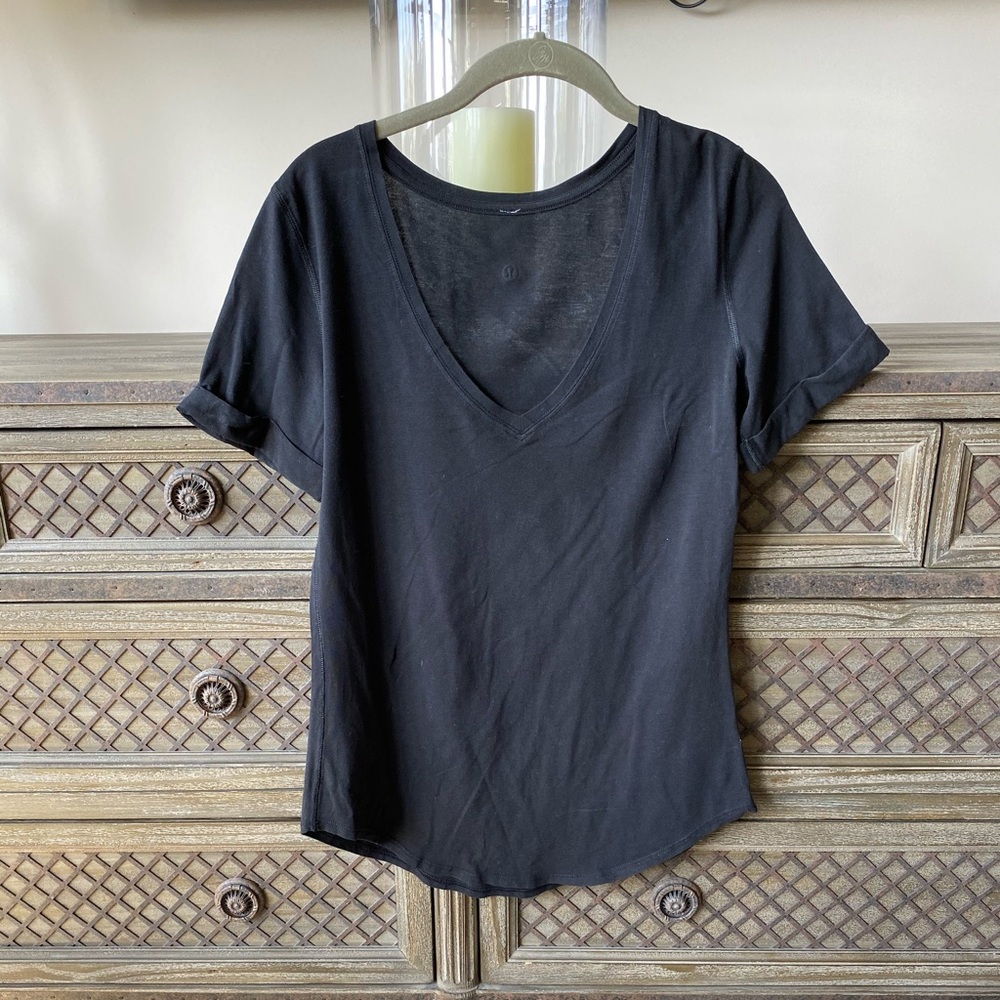 Lululemon size 4 shirt